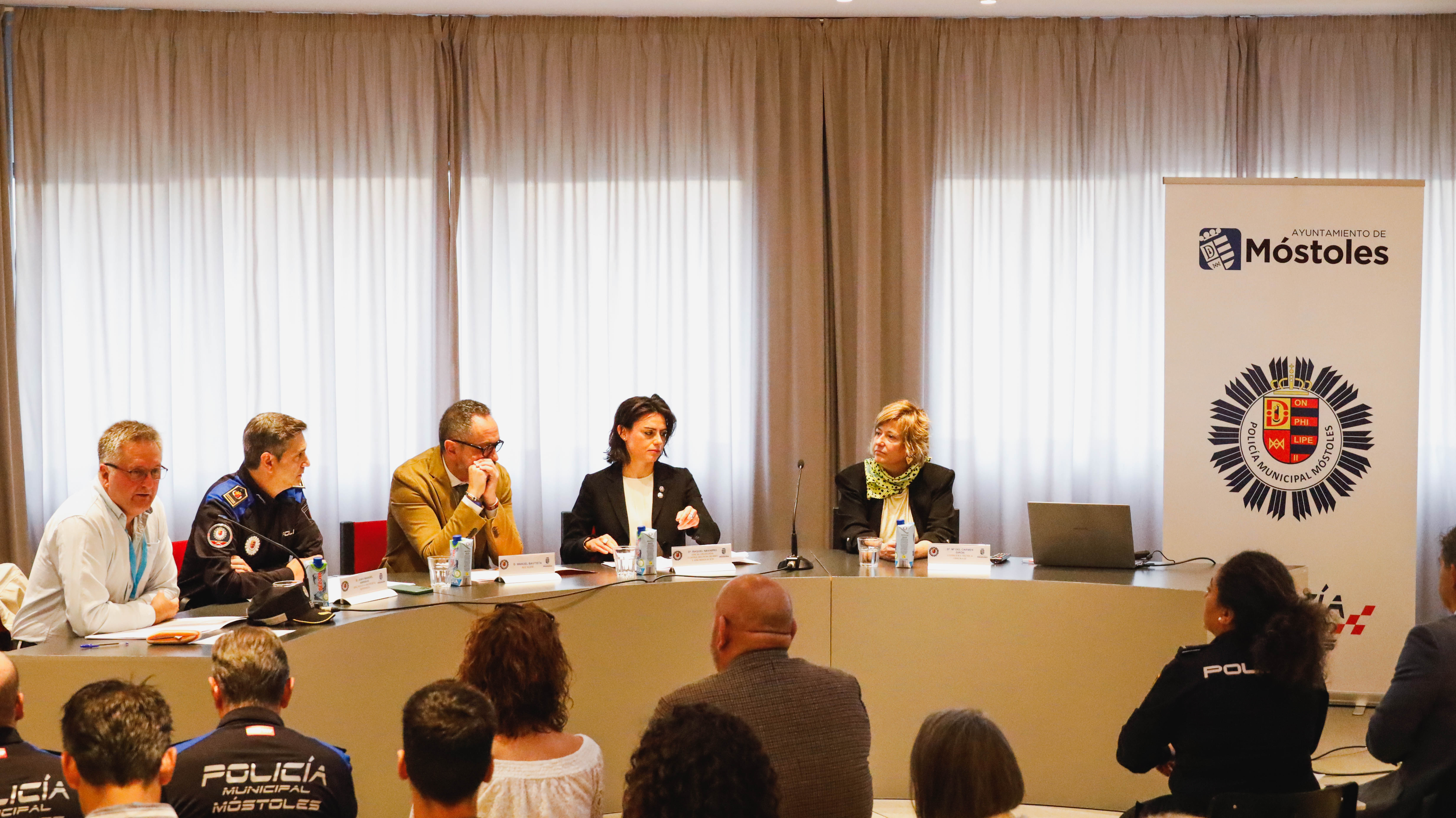 Texto Alternativo: La Policía Municipal de Móstoles lidera la primera jornada del proyecto CISDO con asociaciones locales para prevenir los delitos de odio