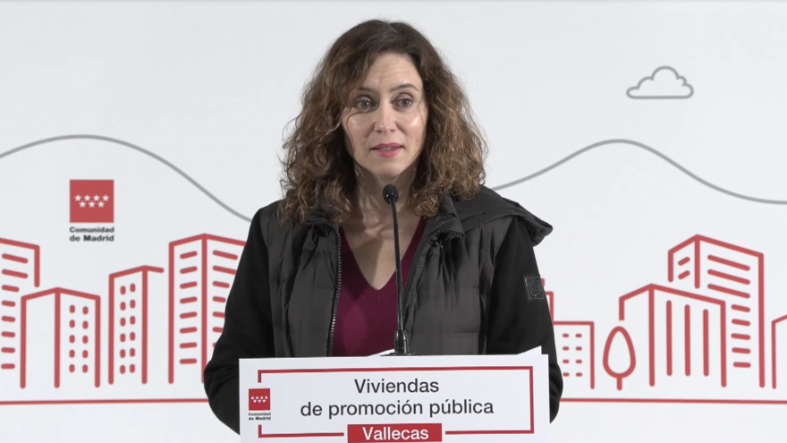 Texto Alternativo: Díaz Ayuso entrega en Vallecas 44 nuevas viviendas de alquiler a familias vulnerables: “Vamos a seguir trabajando sin descanso para llegar a más ciudadanos”