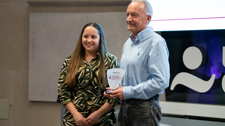 Texto Alternativo: Atención Primaria de la Comunidad de Madrid gana los Premios Tutor Awards de la Universidad Camilo José Cela por las prácticas de los estudiantes en dispositivos asistenciales