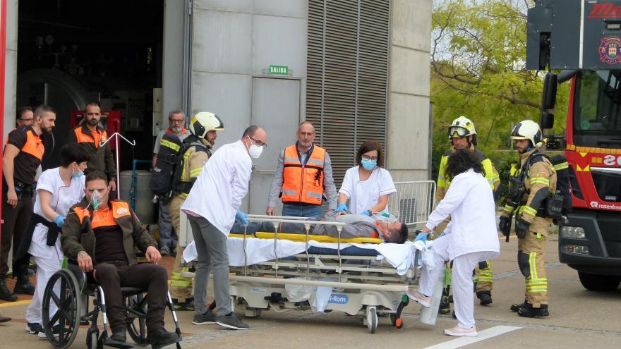 Texto Alternativo: El Hospital Fundación Alcorcón realiza un simulacro de emergencias con Bomberos del municipio para reforzar las medidas de seguridad ante accidentes