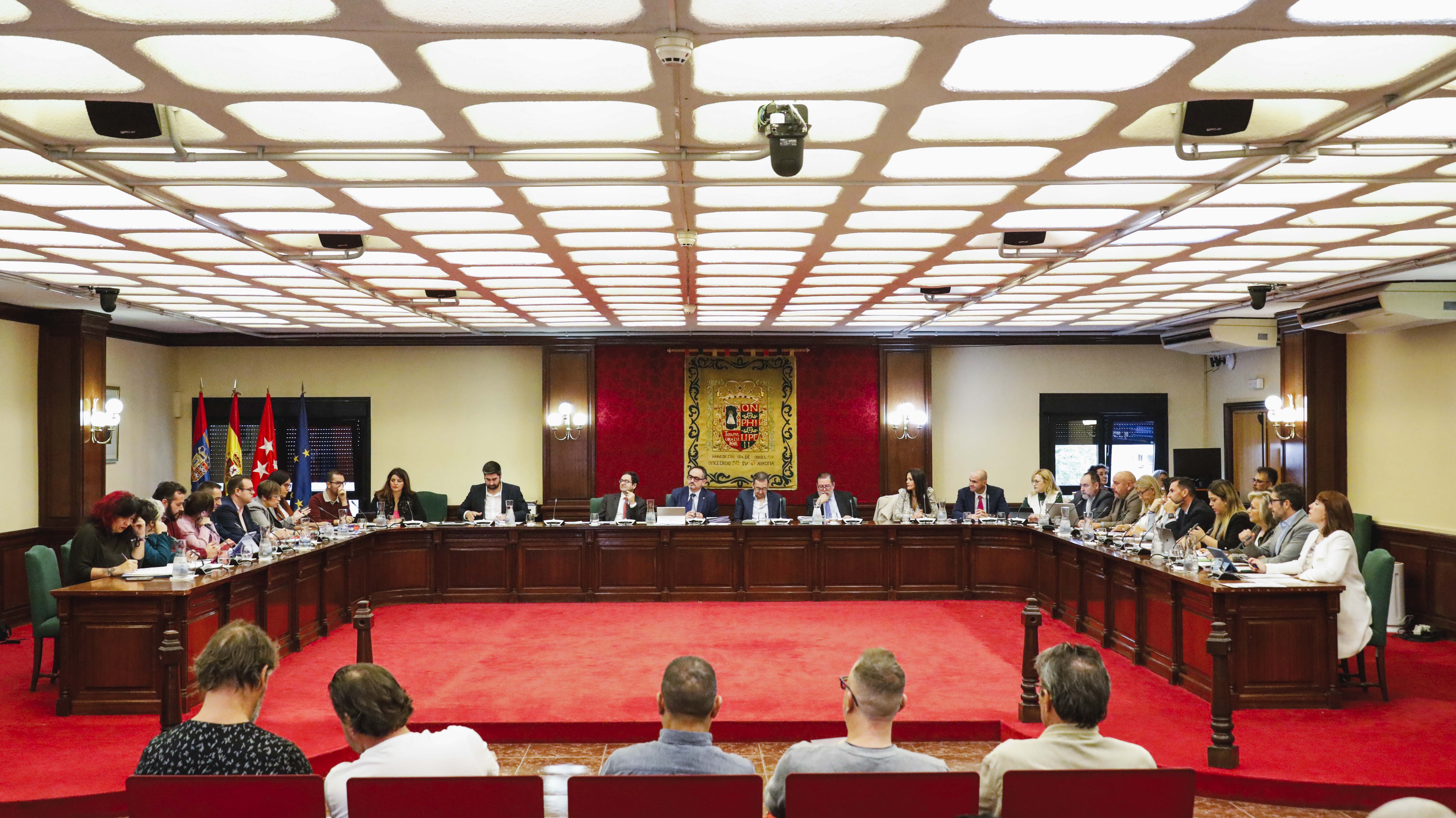 Texto Alternativo: El Pleno de Móstoles se compromete a construir un campo de fútbol 7 en el Distrito 2