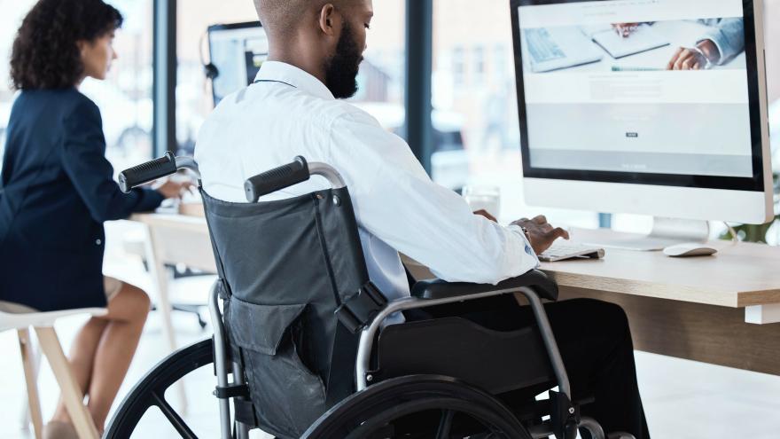 Texto Alternativo: La Comunidad de Madrid supera el millón de euros en innovación tecnológica para 18 centros de atención a personas con discapacidad
