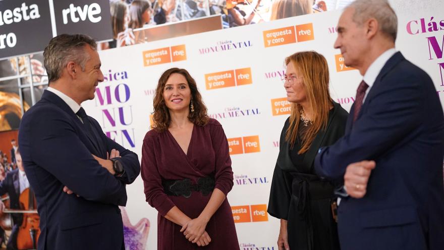 Texto Alternativo: Díaz Ayuso asiste a la gala benéfica en favor de los huérfanos de la Guardia Civil
