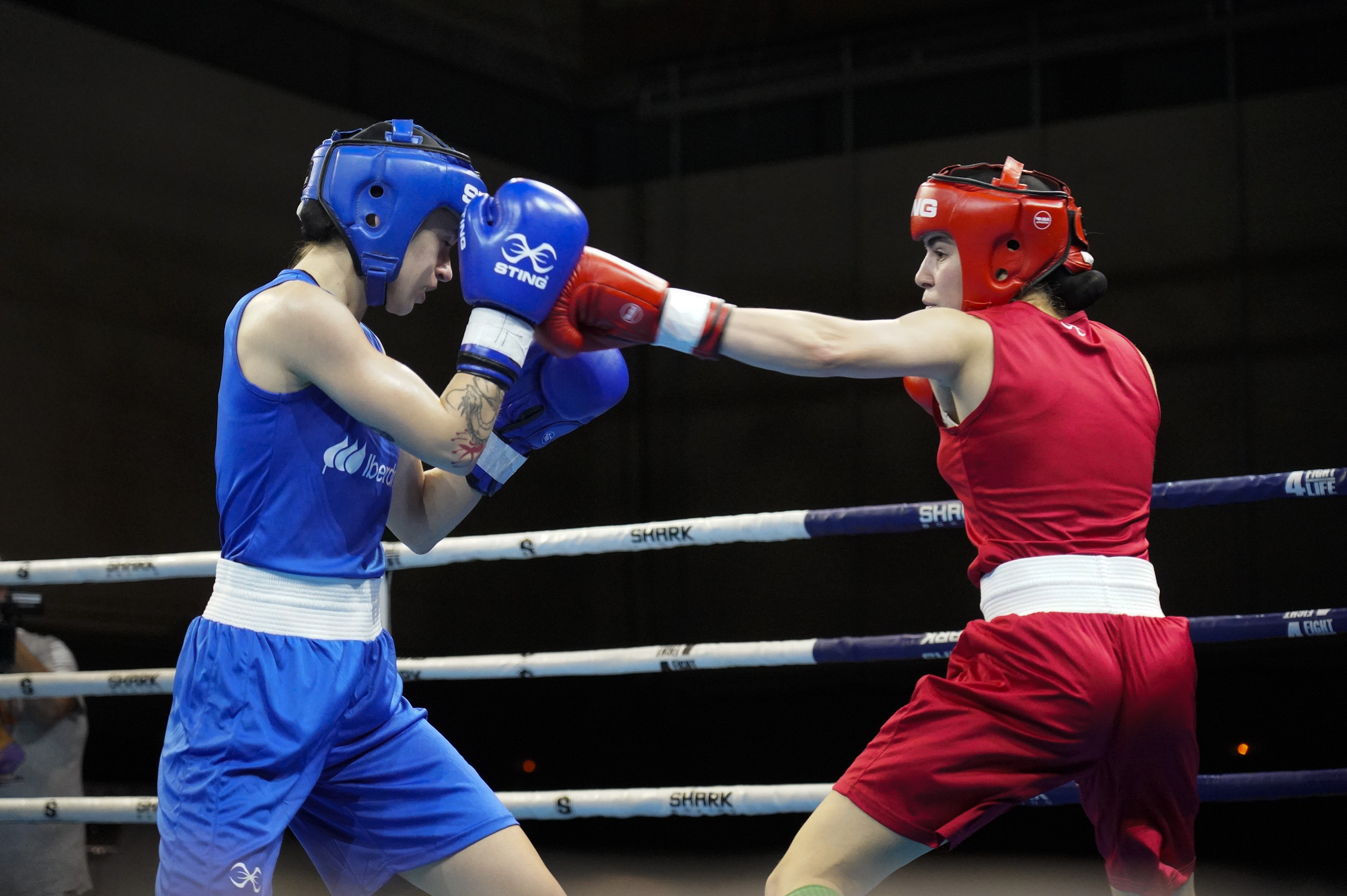 Texto Alternativo: Lleno absoluto en el Polideportivo PAU-4 Sur para presenciar la Copa Iberdrola de Boxeo 2023