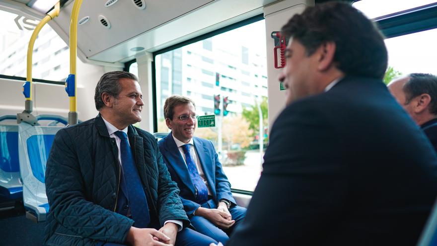 Texto Alternativo: La Comunidad de Madrid estrena el recorrido ampliado del bus rápido cero emisiones entre Valdebebas y Sanchinarro