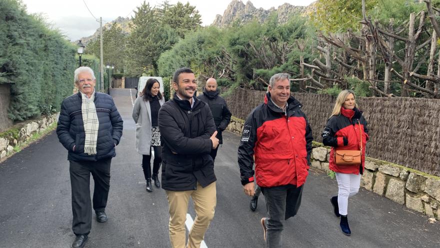Texto Alternativo: La Comunidad de Madrid renueva el asfaltado de 12 calles del casco urbano de La Cabrera e introduce la tecnología led en la iluminación de la zona