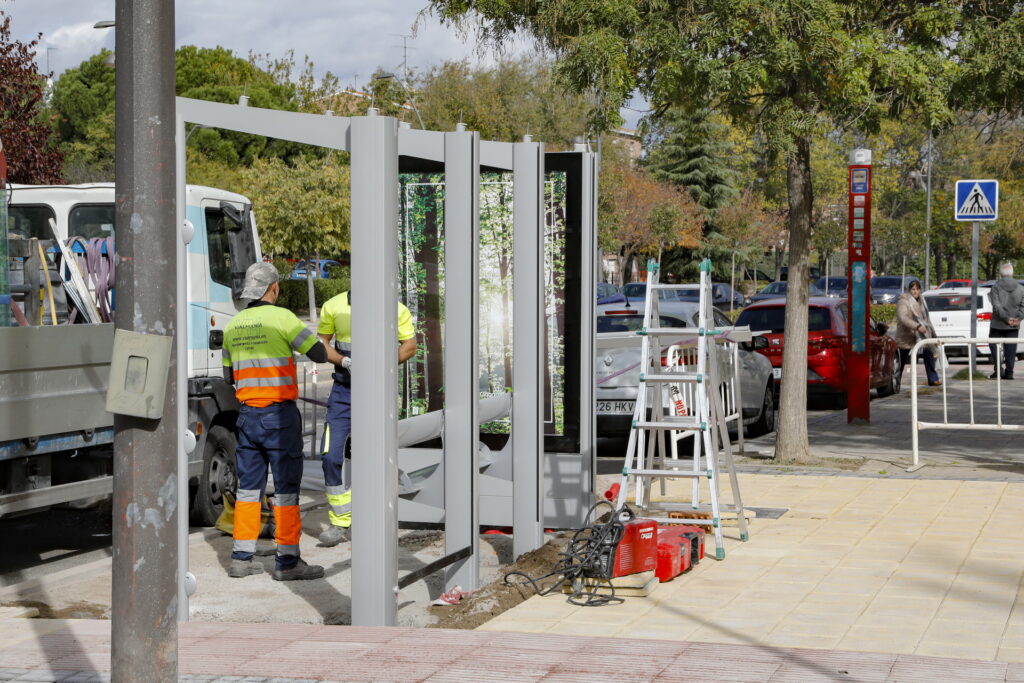 Texto Alternativo: Getafe instala 12 nuevas marquesinas de autobús en la ciudad y mejora la accesibilidad en las paradas