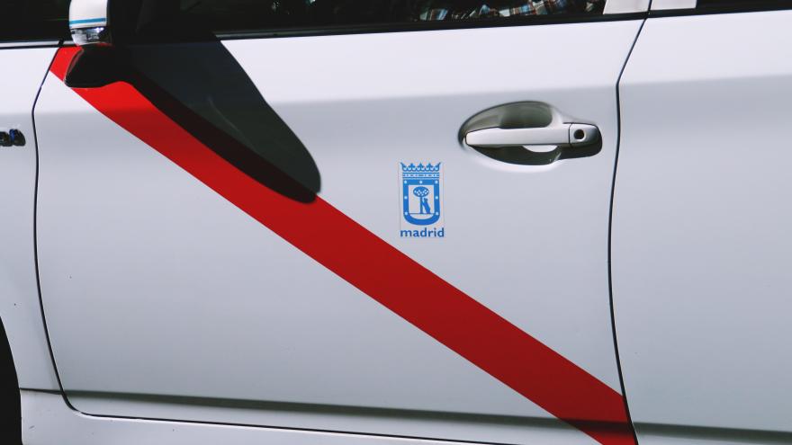 Texto Alternativo: La Comunidad de Madrid extiende el transporte a demanda a 40 municipios de la Sierra Norte para dar este servicio de taxi a 25.000 usuarios
