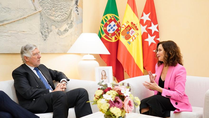 Texto Alternativo: Díaz Ayuso se reúne con el embajador de Portugal en España para reforzar las relaciones políticas y comerciales