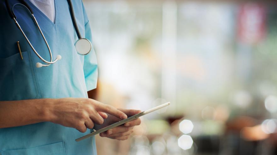 Texto Alternativo: La Comunidad de Madrid comenzará a construir dos nuevos centros de salud en Guadarrama y Villaviciosa de Odón en el próximo semestre