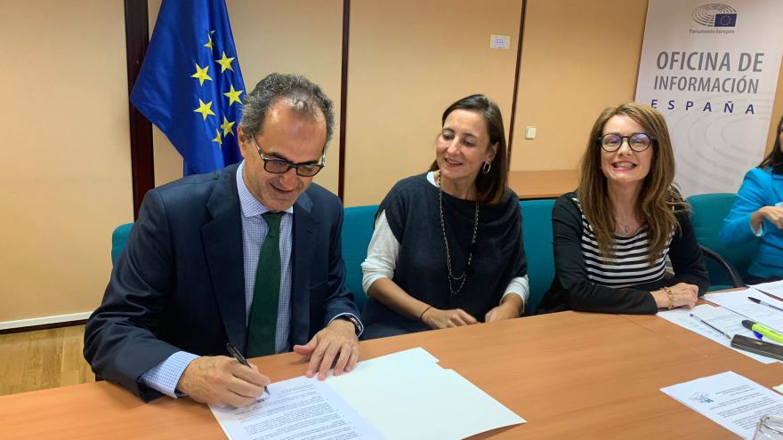 Texto Alternativo: El Hospital Universitario del Henares se une a la iniciativa #DóndeEstánEllas del Parlamento Europeo