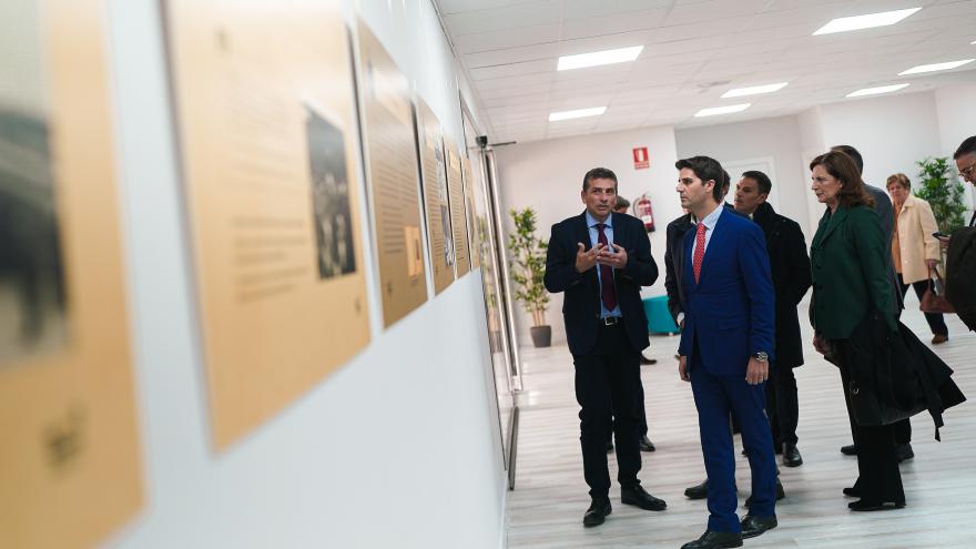 Texto Alternativo: La Comunidad de Madrid culmina la reforma y mejora de la Biblioteca del Holocausto, que reúne cerca de 2.000 ejemplares sobre este hecho histórico