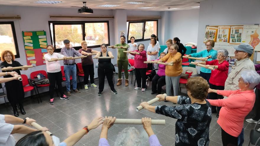 Texto Alternativo: Los profesionales de Atención Primaria enseñan a prevenir y abordar la diabetes con información y hábitos saludables