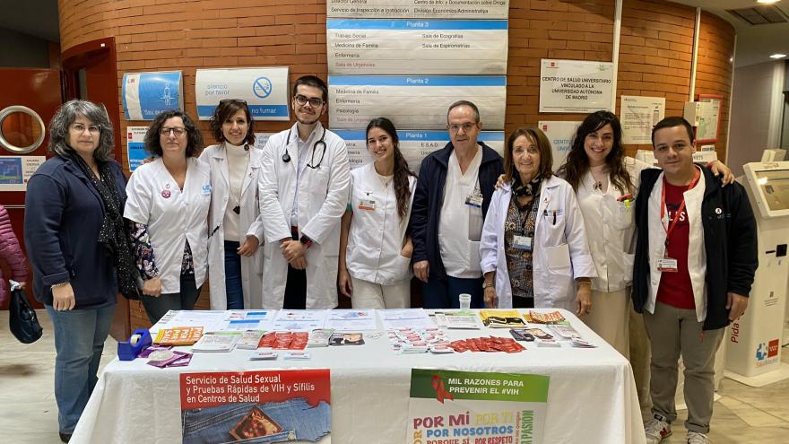 Texto Alternativo: Centros de salud de la Comunidad celebran el Día Mundial contra el Sida con actividades de concienciación