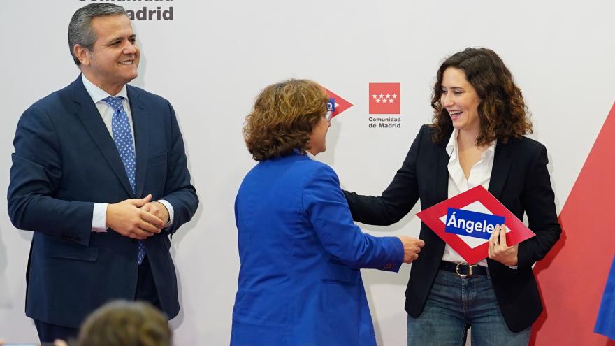 Texto Alternativo: Díaz Ayuso reconoce a 35 personas que han realizado actuaciones “extraordinarias” de ayuda y servicio en Metro este año: “Reel Gobierno de la Comunidad presentan los valores de Madrid”
