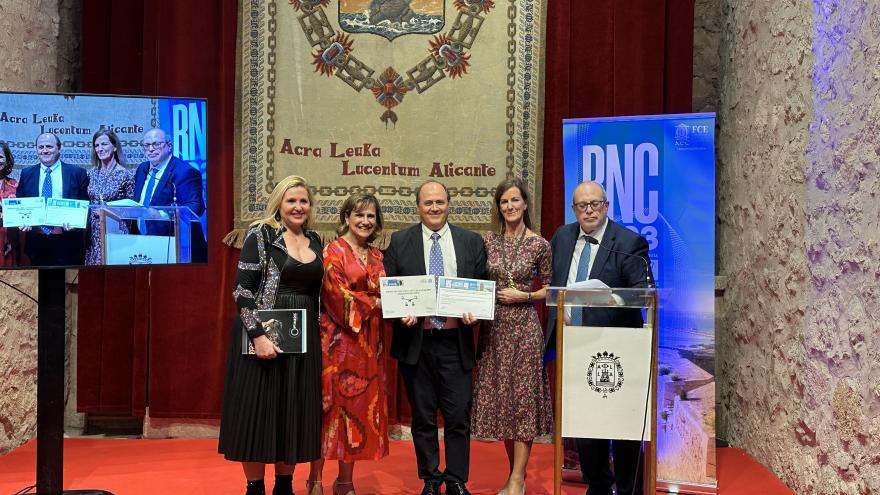 Texto Alternativo: Un estudio del Hospital Fundación Alcorcón orientado a los residentes, premiado en la Reunión Nacional de Cirugía