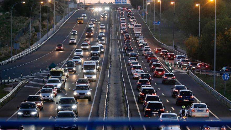 Texto Alternativo: La Comunidad de Madrid pide a los conductores extremar la precaución para evitar accidentes de tráfico en Navidad