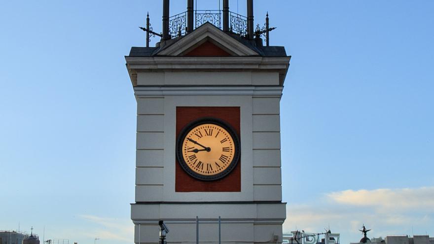 Texto Alternativo: La Comunidad de Madrid la Comunidad de Madrid presenta el catálogo virtual El reloj de la Puerta del Sol. ¿Te suena?, homenaje a uno de los principales emblemas de la capital