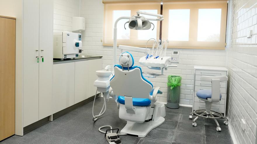 Texto Alternativo: La Comunidad de Madrid aprueba 16 millones para sufragar prótesis bucodentales y tratamientos de caries a los mayores de 80 años