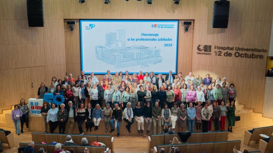 Texto Alternativo: El Hospital 12 de Octubre celebra un homenaje a los profesionales jubilados durante 2023
