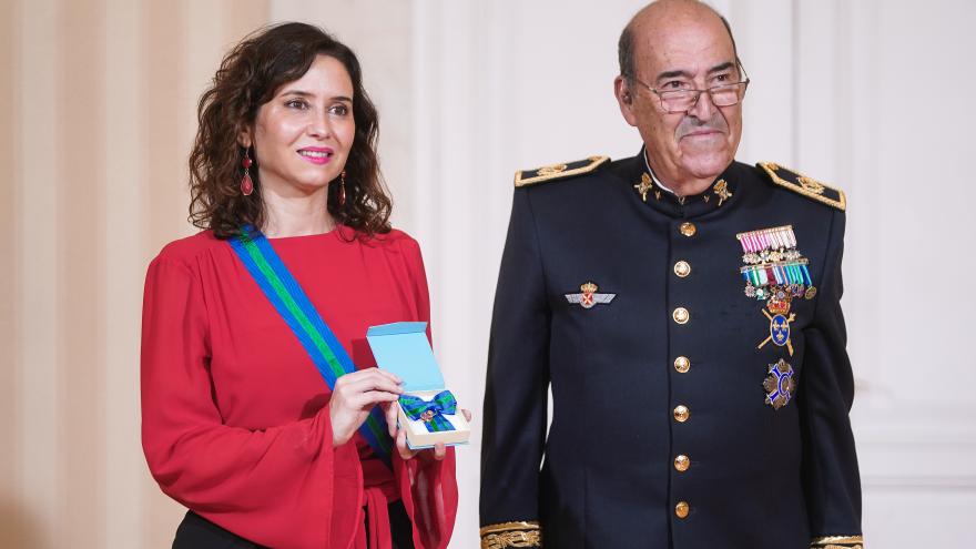 Texto Alternativo: Díaz Ayuso, reconocida como Gran Dama de los Reales Tercios de España: “La Corona es hoy la mejor marca España y la que mejor cumple sus funciones”