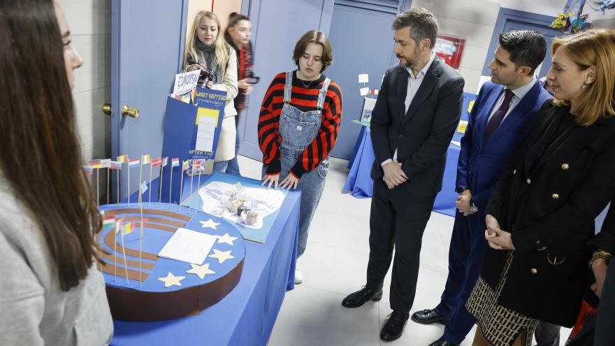 Texto Alternativo: La Comunidad de Madrid consolida en más de 100 institutos públicos el crecimiento de la asignatura de la Unión Europea