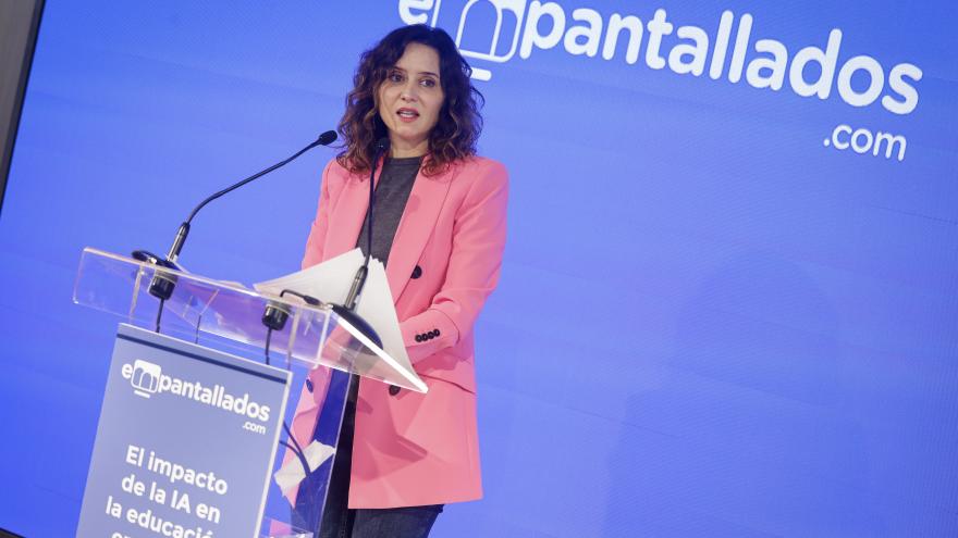 Texto Alternativo: Díaz Ayuso reivindica las “esencias de la escuela tradicional” y de los profesores: “No pueden ser sustituidos por tecnología. Tienen que ir todos de la mano”