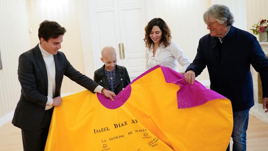 Texto Alternativo: Díaz Ayuso apoya el proyecto solidario La sonrisa de María que investiga en el Hospital público Niño Jesús el sarcoma de Ewing