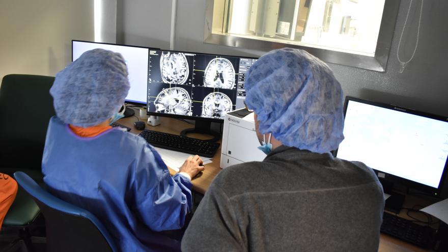 Texto Alternativo: La Comunidad de Madrid incorpora tecnología wifi para controlar en remoto el movimiento en pacientes con Parkinson