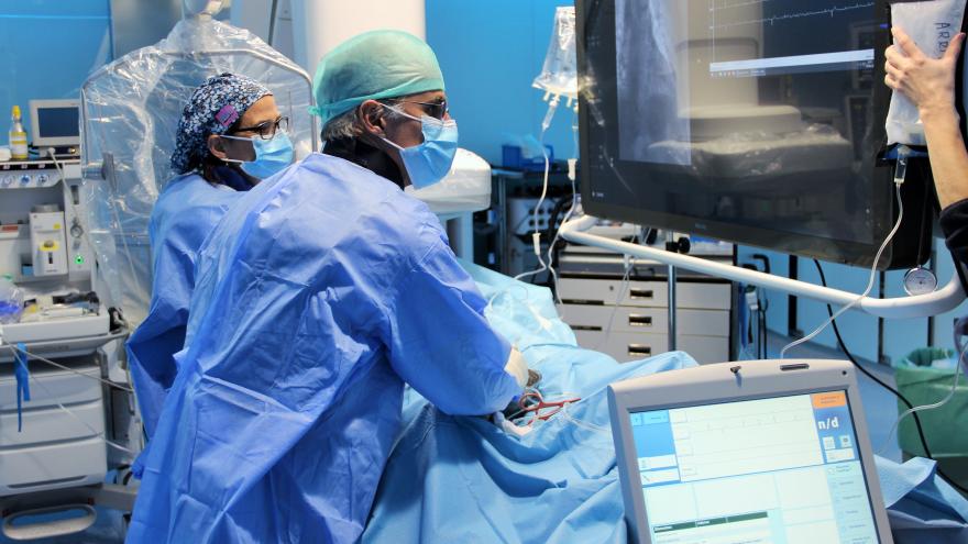 Texto Alternativo: Cardiólogos del Hospital Clínico San Carlos implantan marcapasos sin cables de última generación