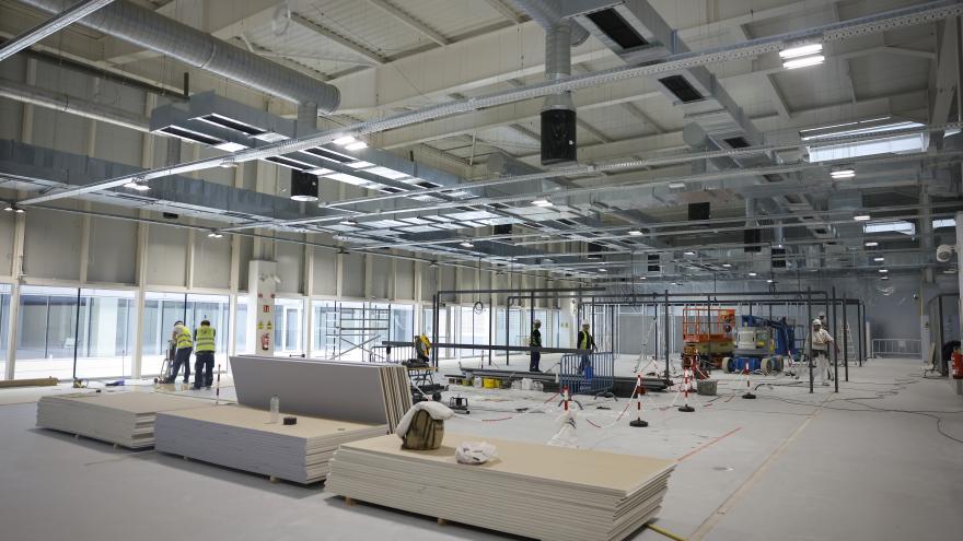 Texto Alternativo: La Comunidad de Madrid inicia las obras del pionero Centro de Atención Diurna para enfermos de ELA en el Hospital Enfermera Isabel Zendal