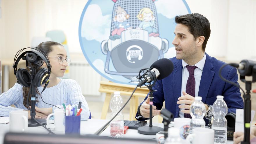 Texto Alternativo: La Comunidad de Madrid comienza a implantar la red de radios escolares Voces del Aula en 120 colegios e institutos