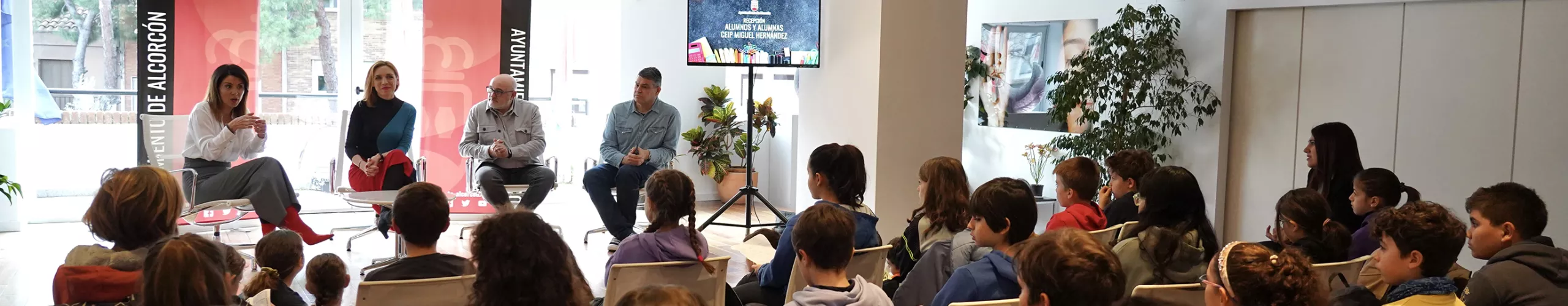 Texto Alternativo: Los alumnos y alumnas del CEIP Miguel Hernández visitan el Ayuntamiento dentro del programa ‘Conoce tu ciudad’