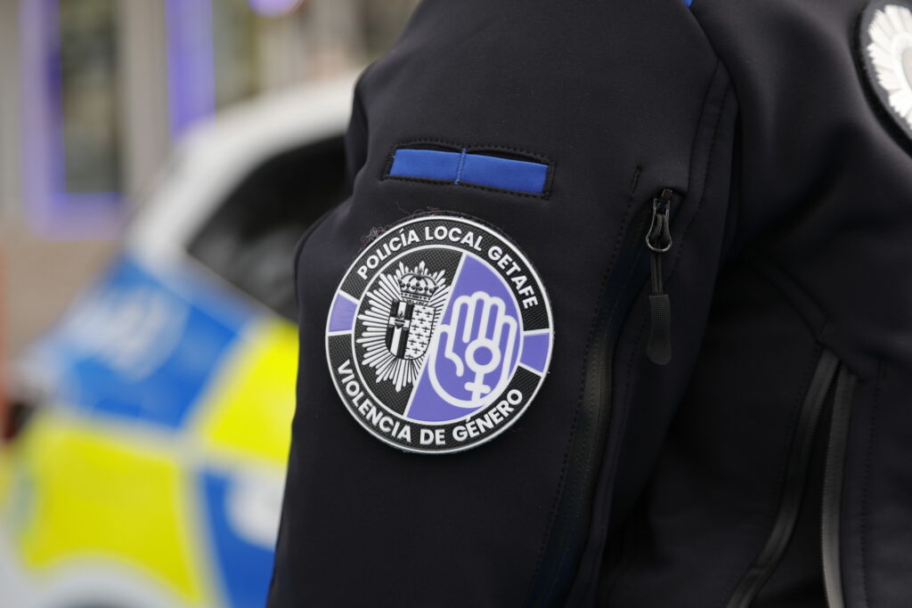 Texto Alternativo: La Policía Local incorpora 7 vehículos híbridos enchufables y nuevos uniformes