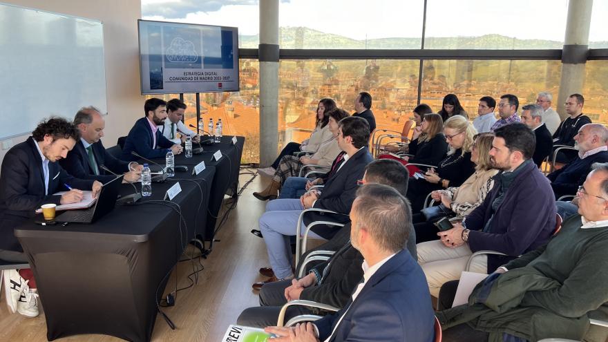 Texto Alternativo: La Comunidad de Madrid suministrará equipos informáticos a municipios con menos de 20.000 habitantes para mejorar sus servicios públicos