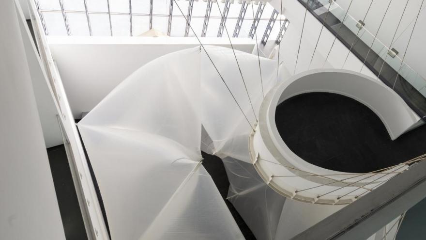 Texto Alternativo: La Comunidad de Madrid expone la obra de Asunción Molinos Gordo y Teresa Solar Abboud en el Museo Centro de Arte Dos de Mayo
