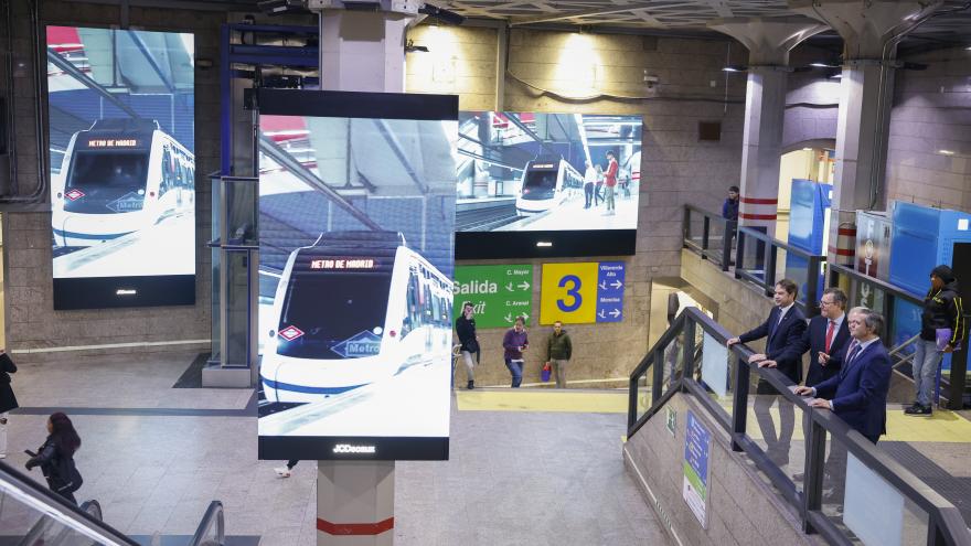 Texto Alternativo: La Comunidad de Madrid activa 500 nuevas pantallas de publicidad digitalizada en su red de Metro con una imagen vanguardista