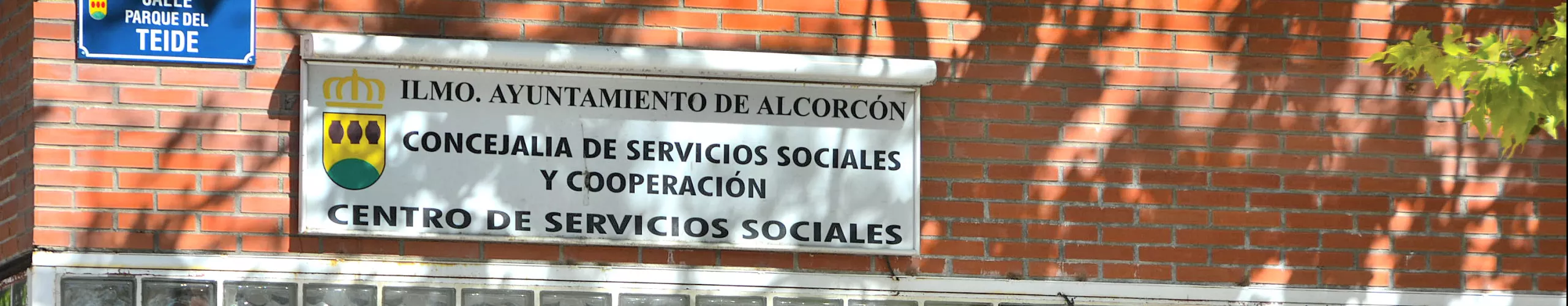 Texto Alternativo: Alcorcón aborda la mejora de la accesibilidad y eliminación de las barreras arquitectónicas del centro de Servicios Sociales de Valderas