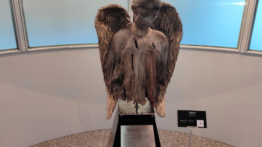 Texto Alternativo: El Hospital Universitario de Fuenlabrada expone una escultura dedicada al personal sanitario