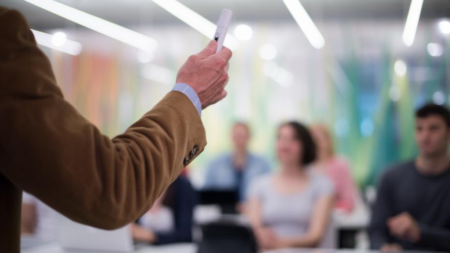 Texto Alternativo: La Comunidad de Madrid invierte 1,5 millones en la formación de empleados públicos municipales