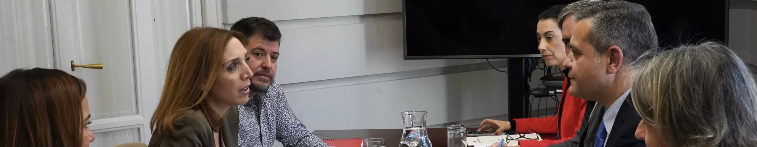 Texto Alternativo: La alcaldesa de Alcorcón mantiene una reunión con el Consejero de Vivienda, Transporte e Infraestructuras de la Comunidad de Madrid para coordinar diferentes cuestiones de su ámbito competencial