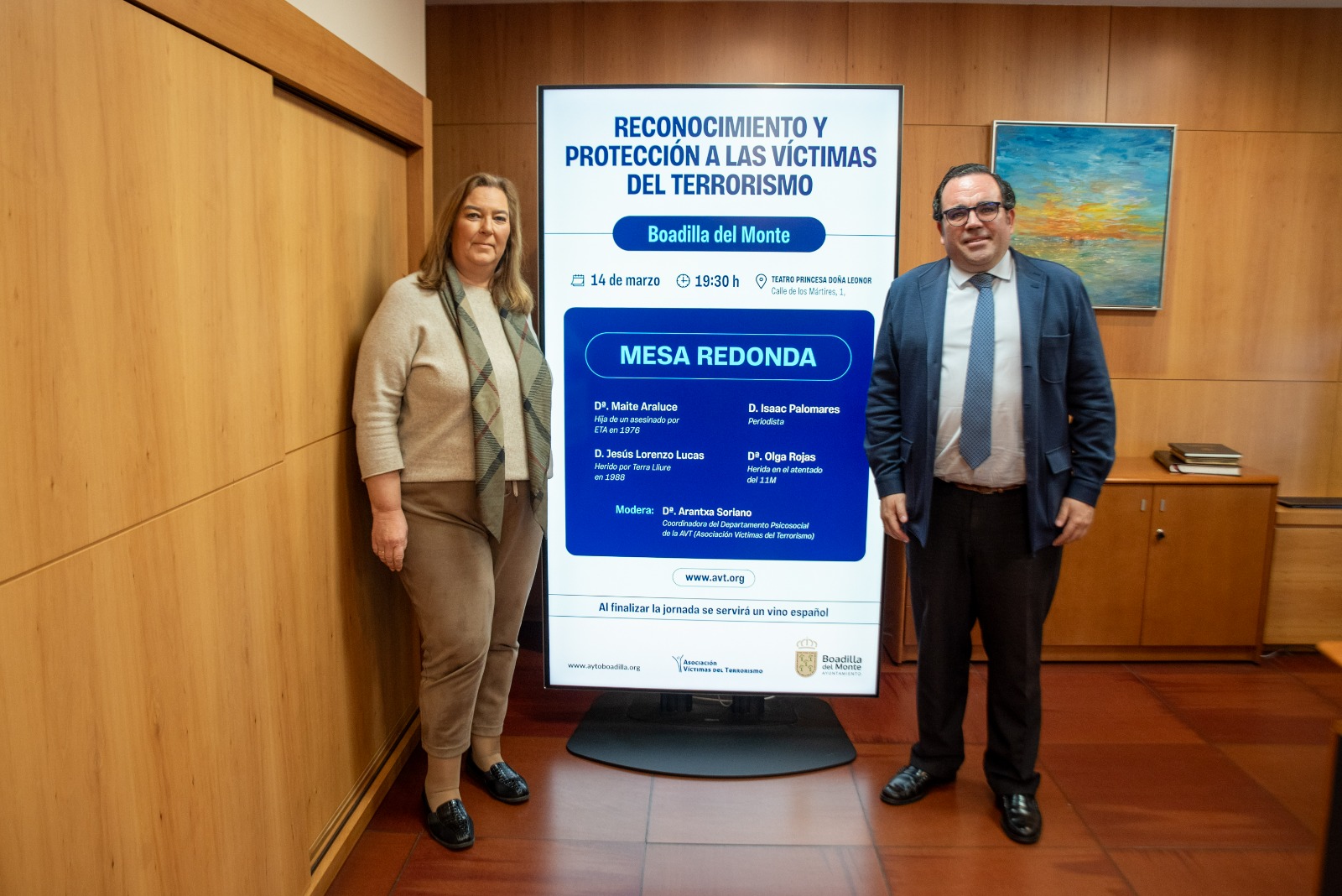 Texto Alternativo: Boadilla organiza con la AVT la mesa redonda "Reconocimiento y protección a las víctimas del terrorismo"