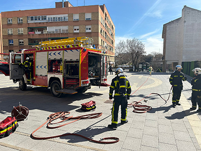 Texto Alternativo: El Ayuntamiento de Móstoles recrea un simulacro de incendio