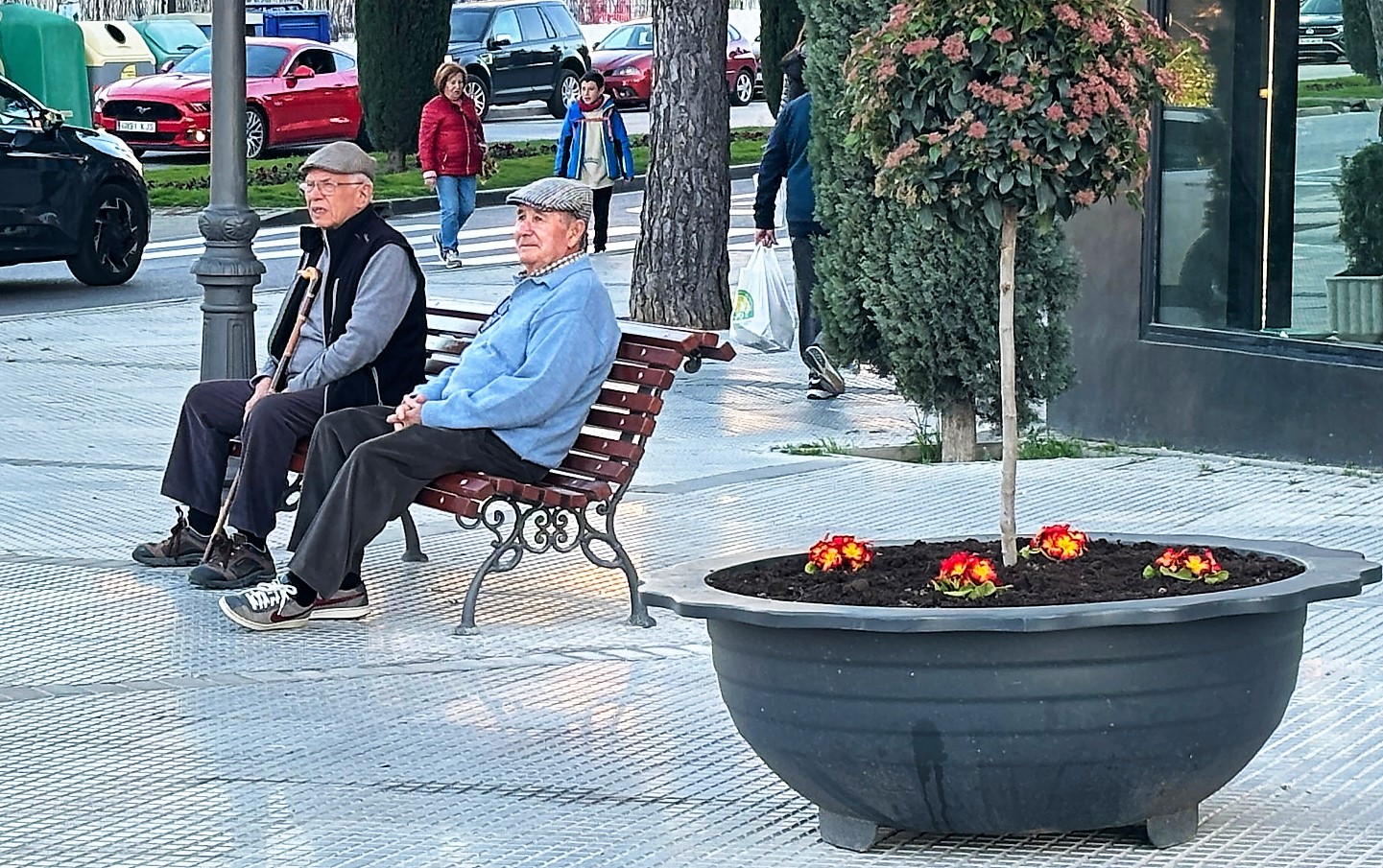 Texto Alternativo: El Ayuntamiento crea zonas de descanso con el objetivo de ganar el espacio para el peatón