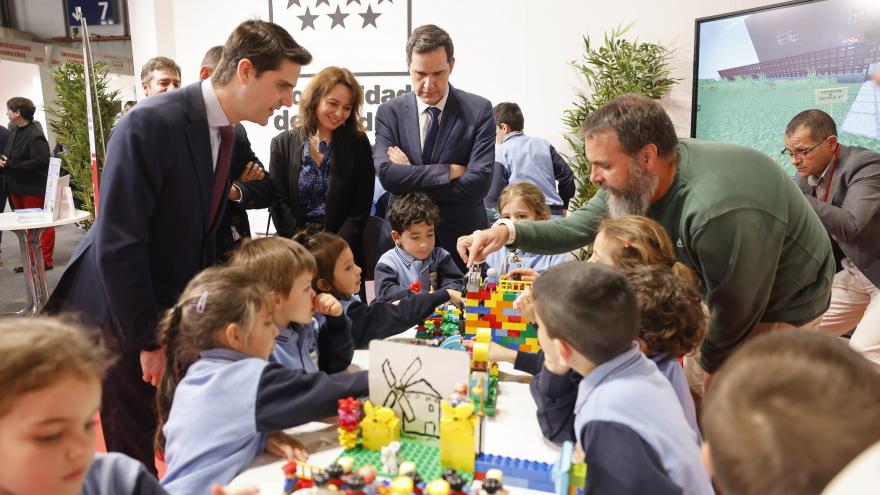 Texto Alternativo: La Comunidad expone su oferta educativa, investigadora y tecnológica en Aula y la Feria Madrid es Ciencia