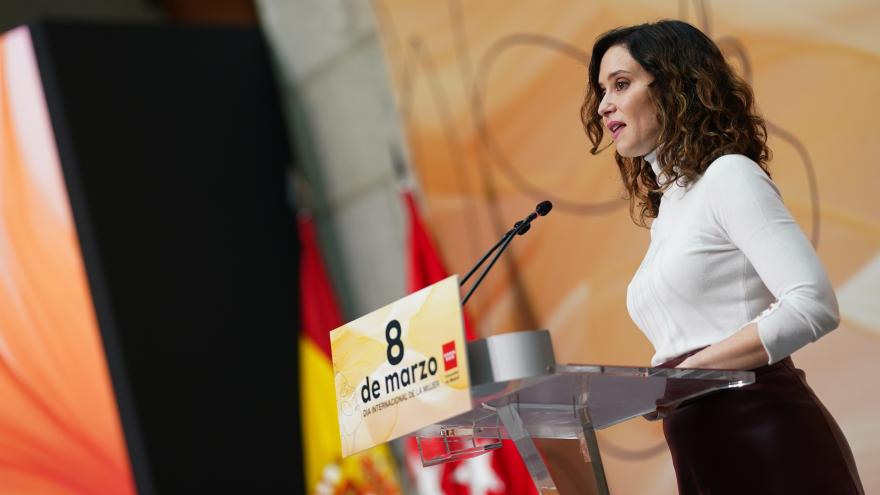 Texto Alternativo: Díaz Ayuso entrega los Reconocimientos 8 de marzo: “Hacer como que vivimos en un infierno de opresión es injusto con mujeres que de verdad lo sufren”