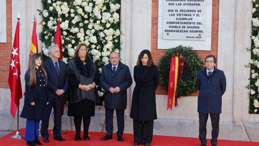 Texto Alternativo: Díaz Ayuso recuerda a las víctimas en el 20º aniversario del 11-M: “Nada ni nadie pueden condicionar nuestro camino por la amenaza, el miedo o el chantaje”
