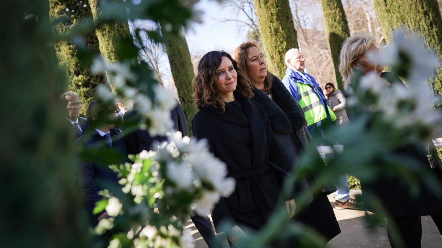 Texto Alternativo: Díaz Ayuso, en el homenaje a las víctimas de los atentados terroristas del 11-M organizado por la AVT
