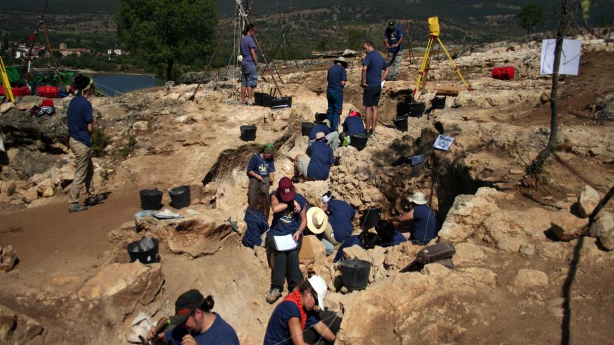 Texto Alternativo: La Comunidad de Madrid abre hoy el plazo para solicitar visitas guiadas al Parque Arqueológico El Valle de los Neandertales
