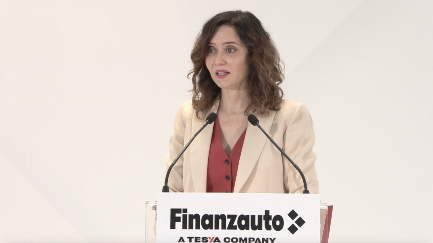 Texto Alternativo: Díaz Ayuso defiende la estabilidad y la seguridad jurídica como parte del éxito del crecimiento de la Comunidad de Madrid
